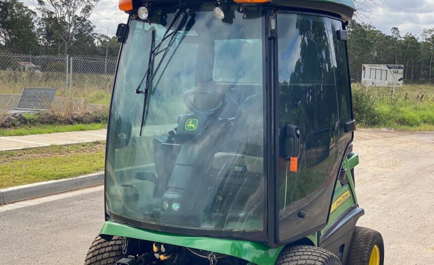 2017 John Deere 1585